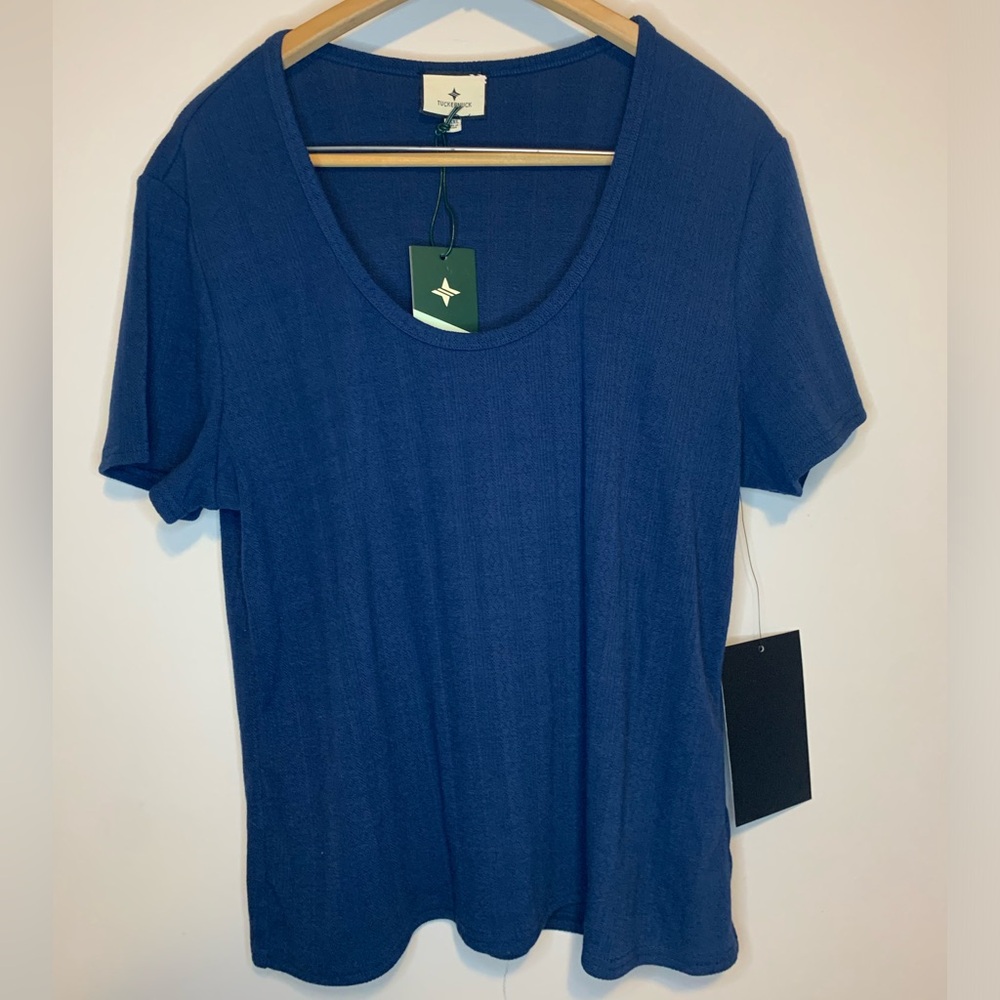 Tuckernuck Navy Top Size XXXL